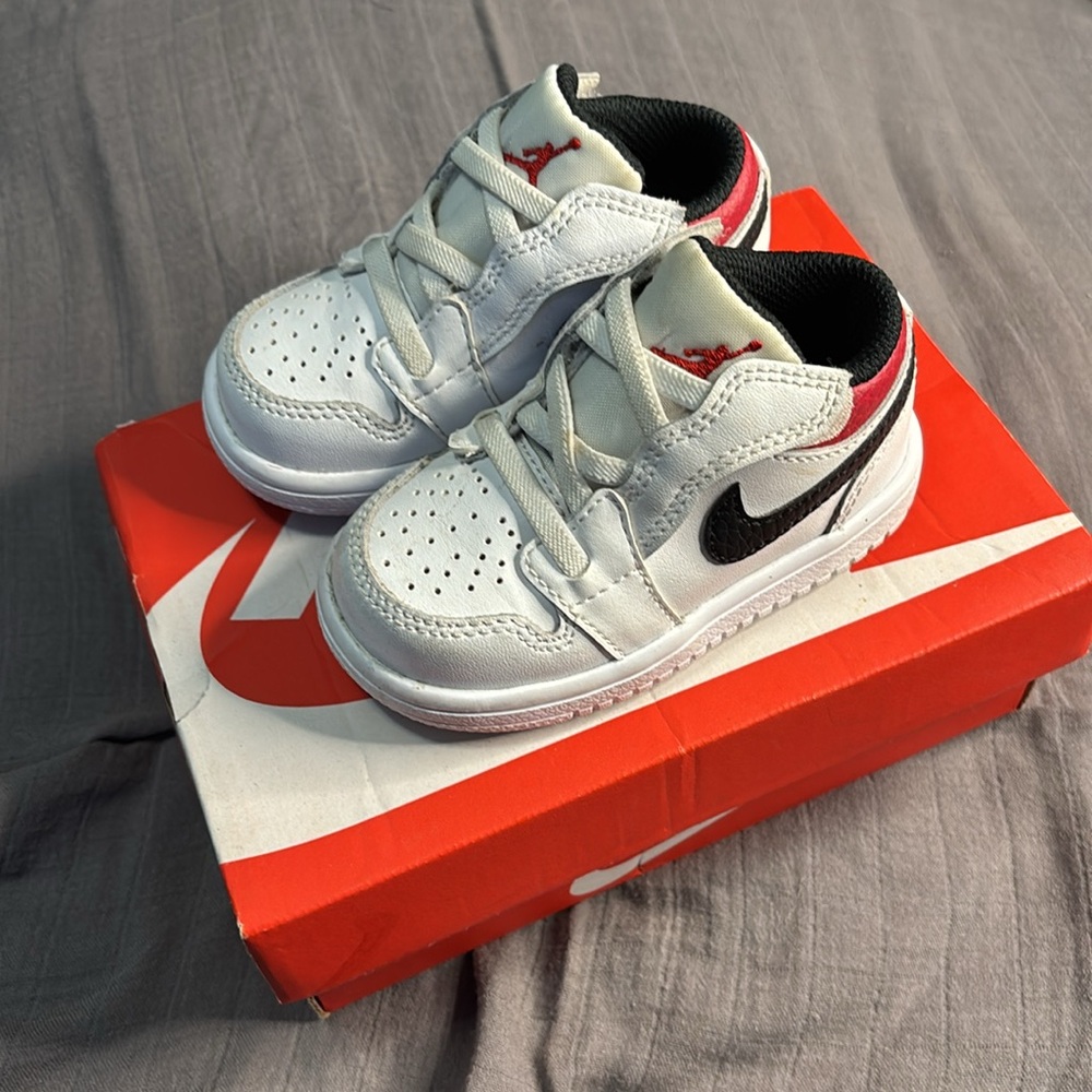 Nike Kids White and Black Sneakers